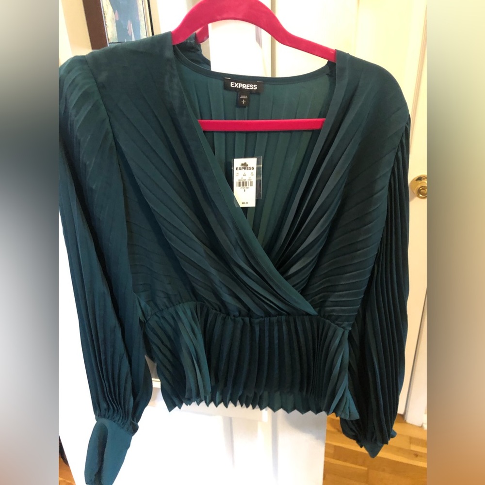 Express dark green wrap front top